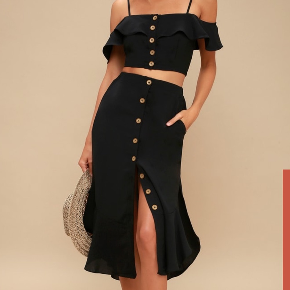 Lulu’s Malta Off-the-shoulder button-up 2 piece